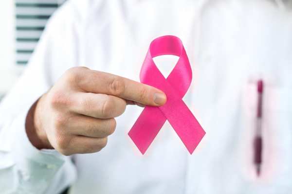 روش تشخیص سرطان سینه و علائم آن