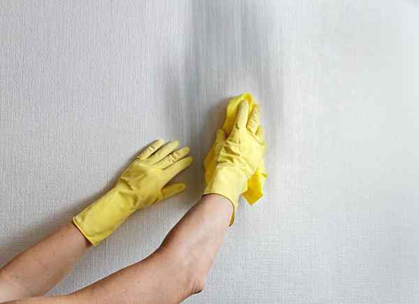 ساده ترین روش های  تمیز کردن لکه های دیوار