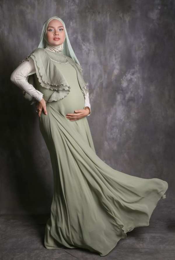 ژست عکس بارداری با حجاب