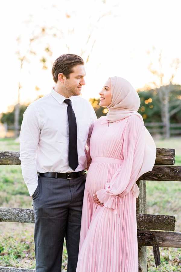 ژست عکس بارداری با حجاب